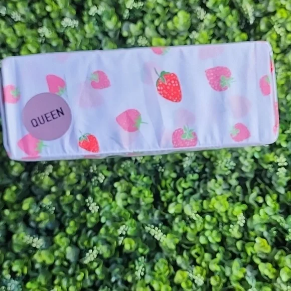 Kate Spade Green Strawberry Queen Sheet Set 100% Cotton Percale New - Picture 6 of 10